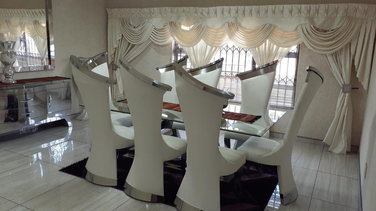 Angelocean Guest House Witbank Buitenkant foto