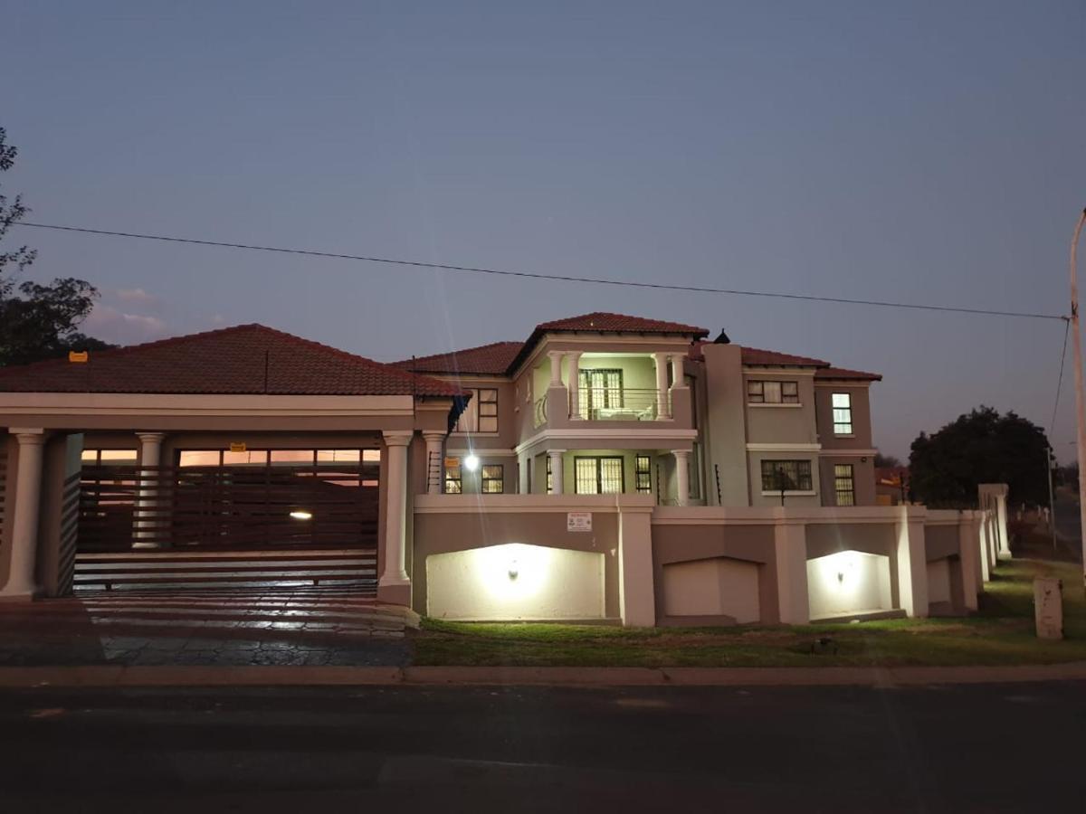 Angelocean Guest House Witbank Buitenkant foto