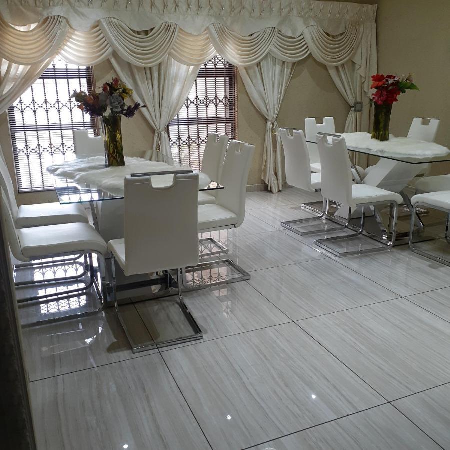 Angelocean Guest House Witbank Buitenkant foto