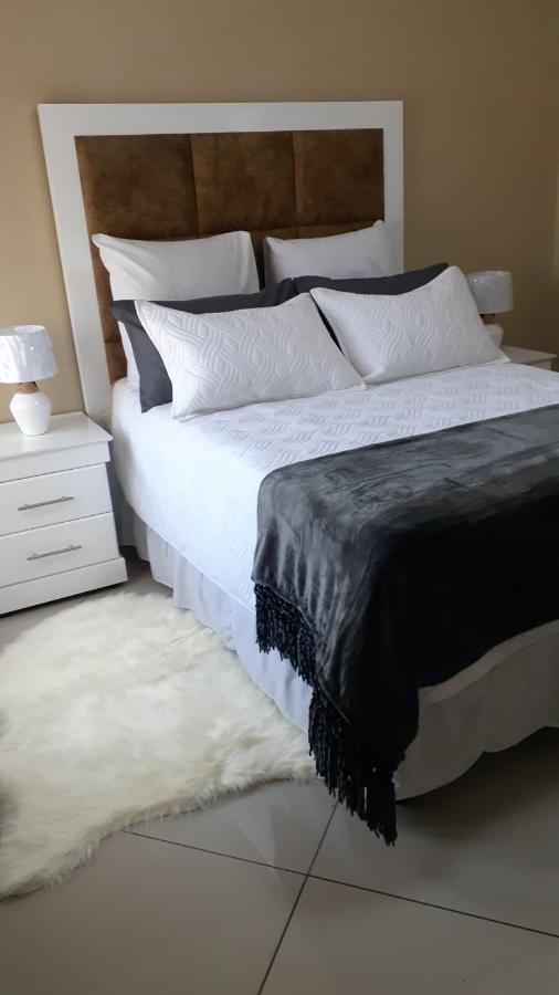 Angelocean Guest House Witbank Buitenkant foto