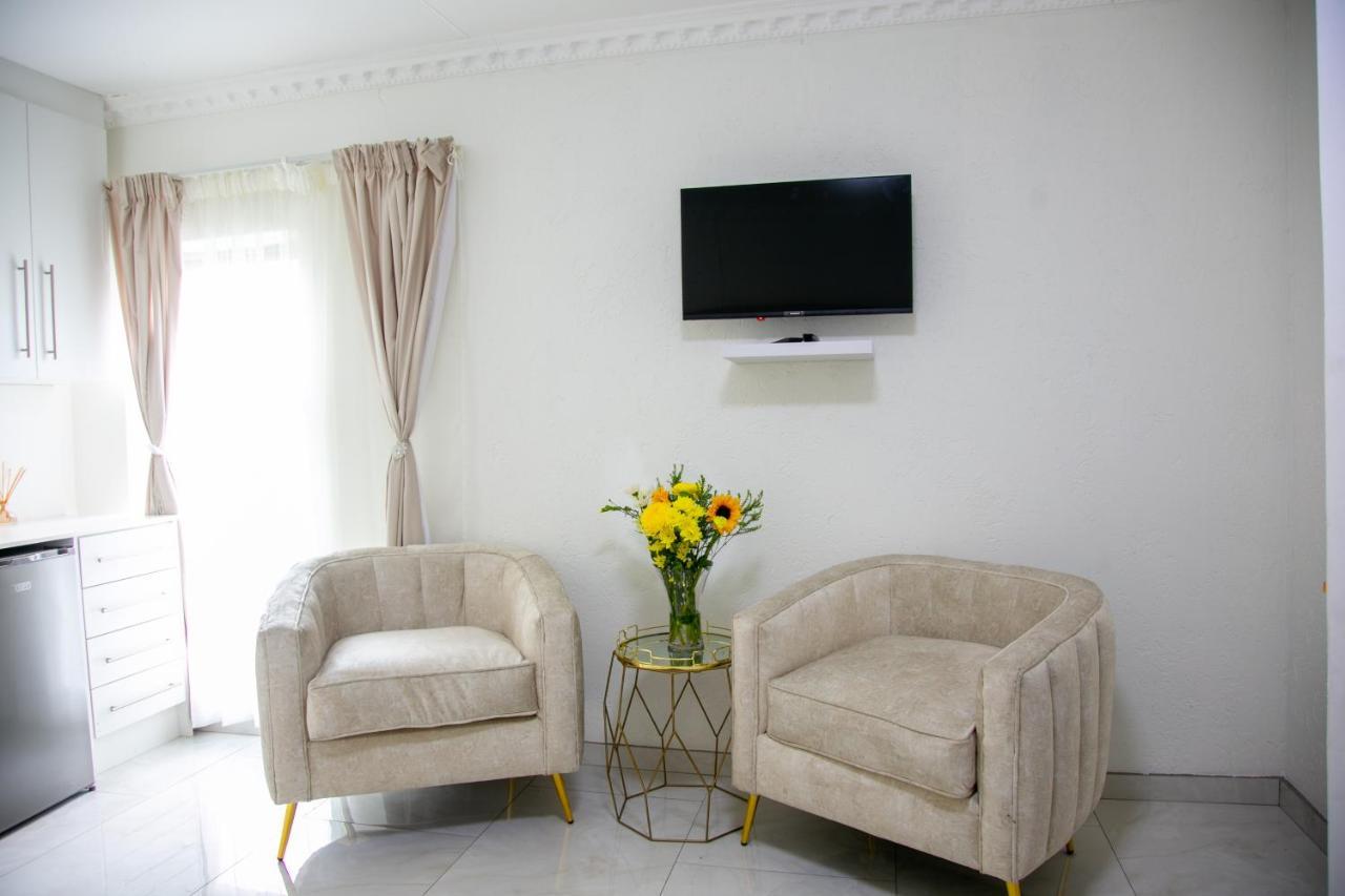 Angelocean Guest House Witbank Buitenkant foto